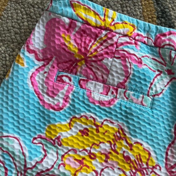 Lilly Pulitzer Floral Shorts 00 - Picture 2 of 8